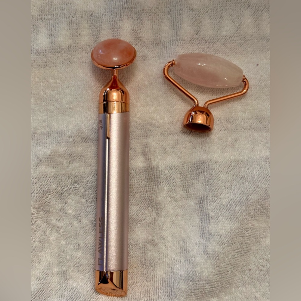 Finishing Touch Flawless Contour Vibrating Facial Roller & Massager